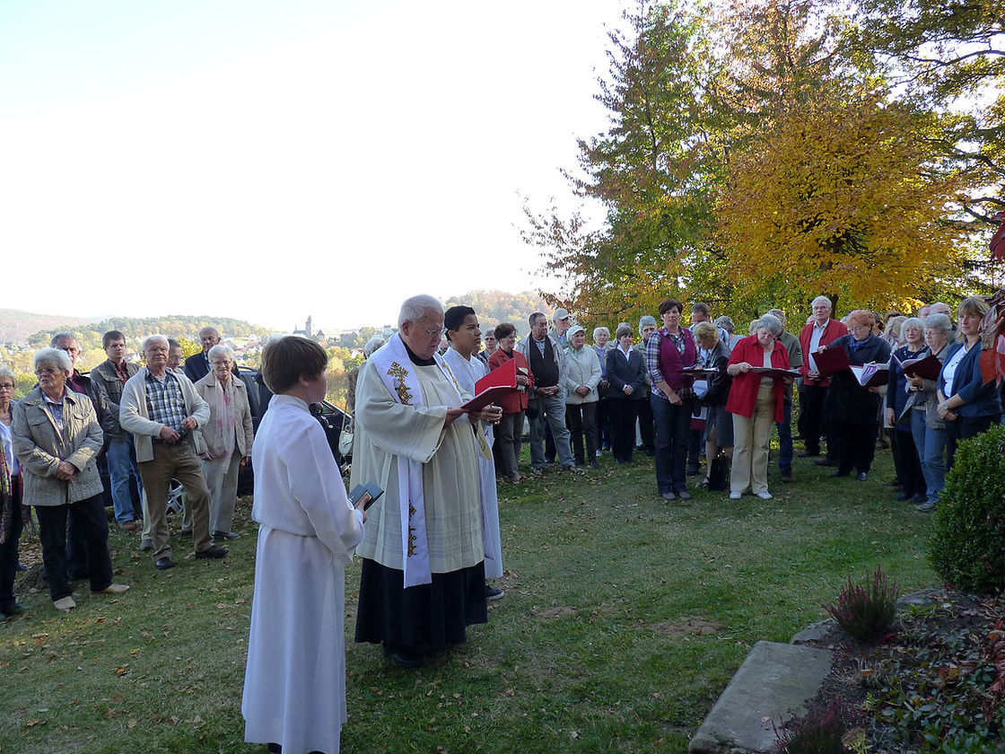 Einweihung der sieben Fußfälle im Oktober 2012 (Foto: Karl-Franz Thiede)